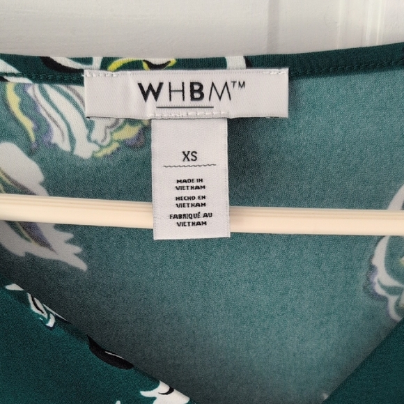 White House Black Market Green Floral V-Neck Blouse - Picture 2 of 4